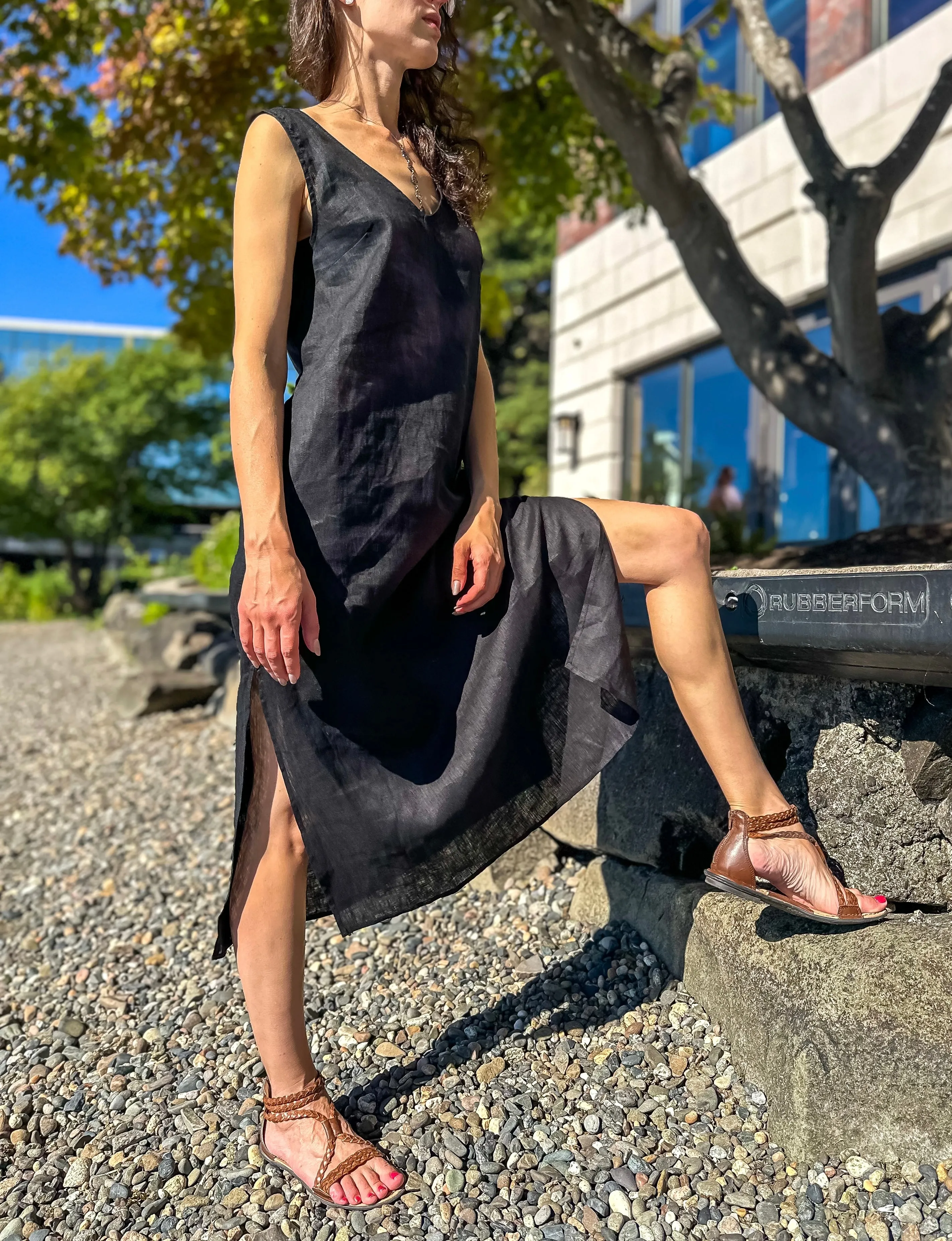 Black Linen Mid-length Sleeveless Dress