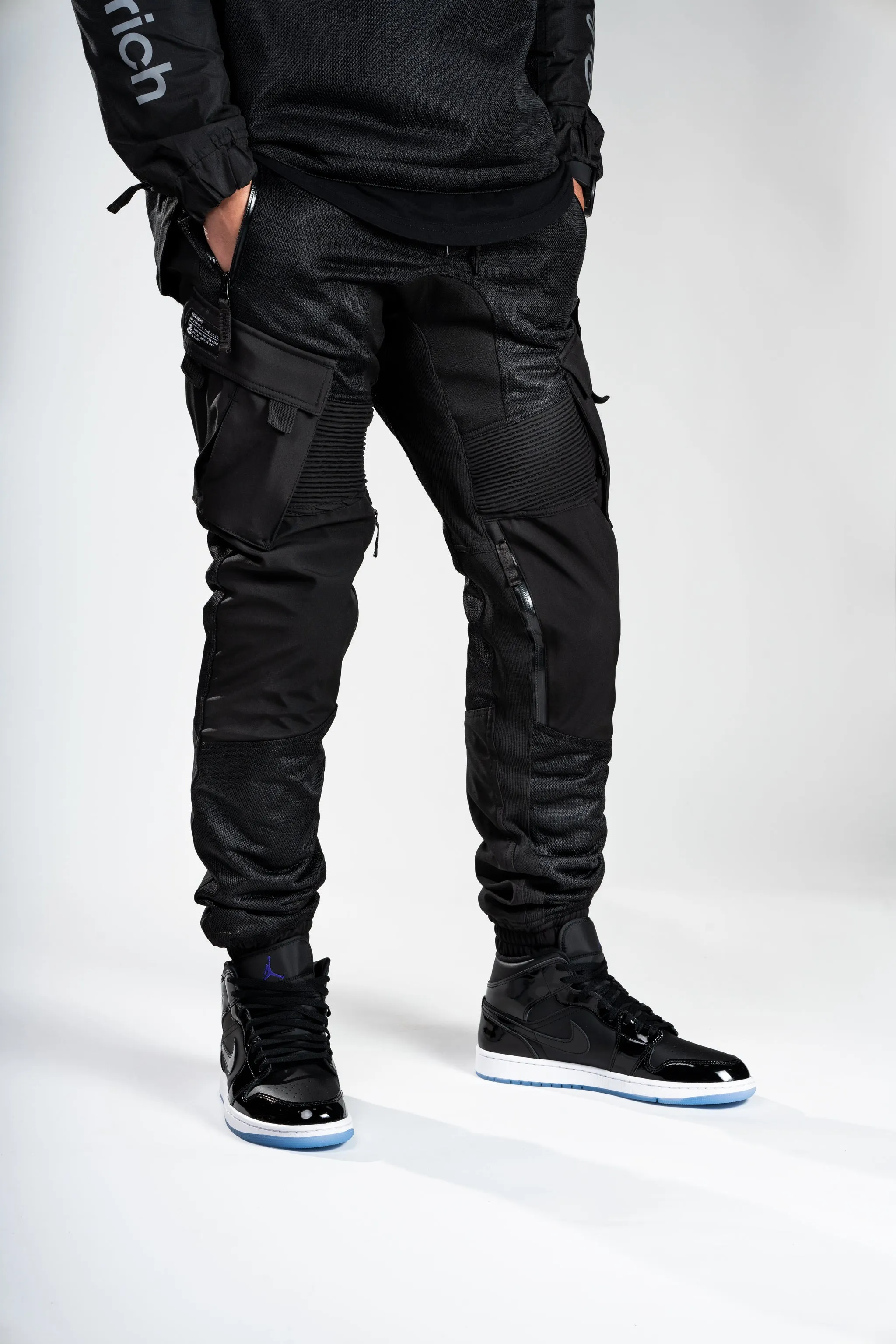 Unit 16™ V2.Flow™ Mesh Armoured Cargo Joggers {Black}